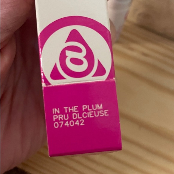 Mary Kay At Play Lip Balm - Bold Purple - Picture 3 of 7